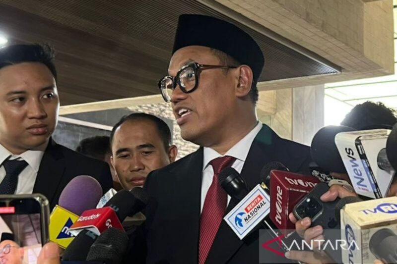Uya Kuya Klarifikasi Soal Video Anggota DPR Joget, Tegaskan Kabar Kenaikan Gaji Rp3 Juta Per Hari Hoaks